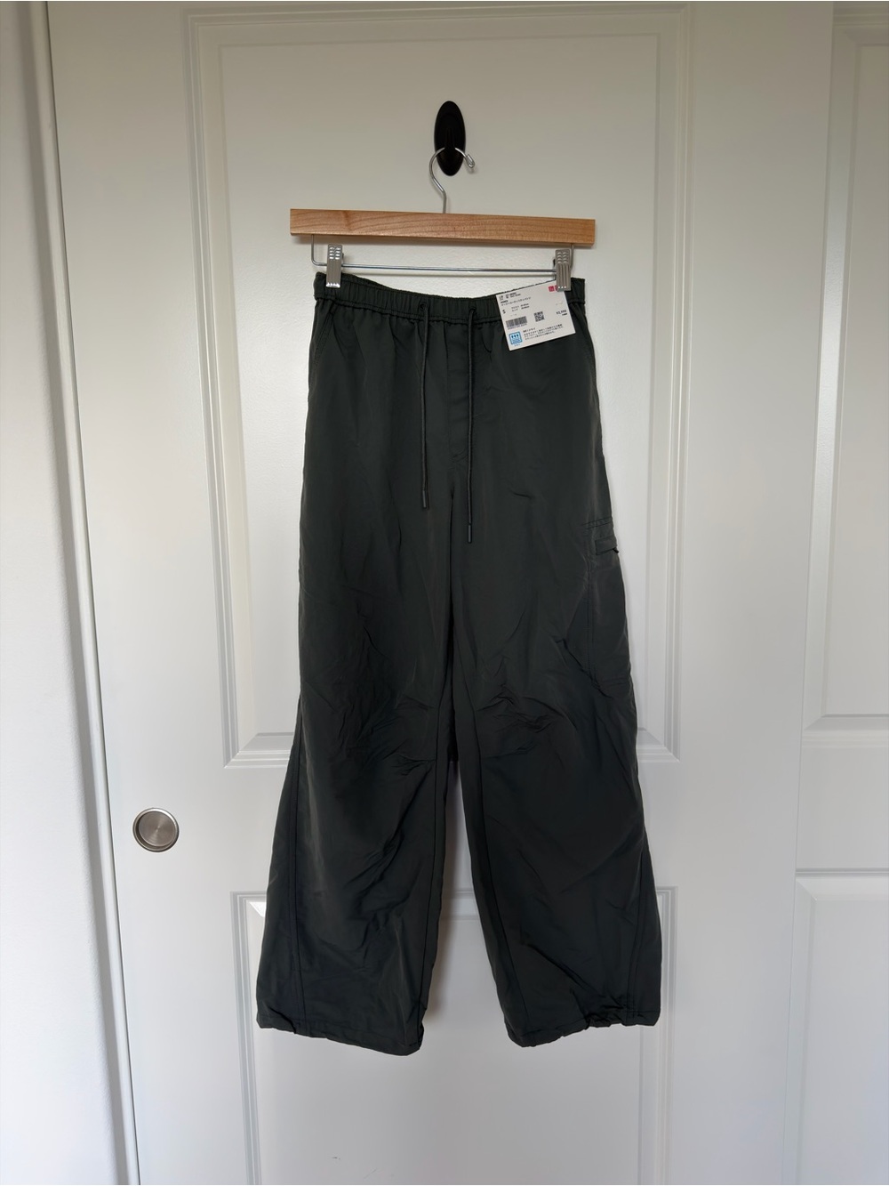 UNIQLO Easy Utility Pants in Dark Green (PLEASE READ DESCRIPTION) - Picture 5 of 10